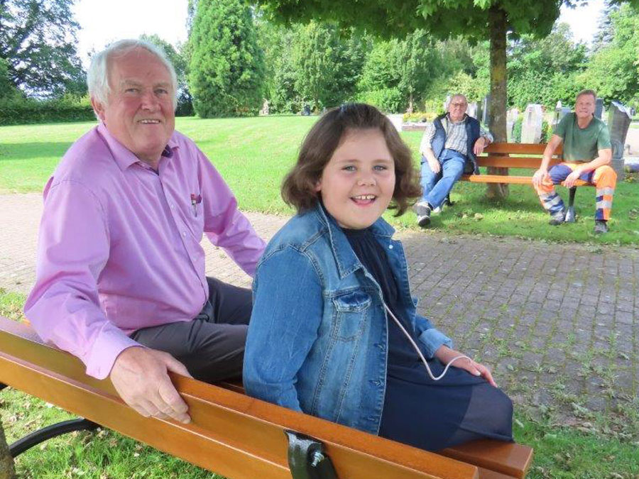 Read more about the article Neue Sitzbänke für den Friedhof in Rüthen